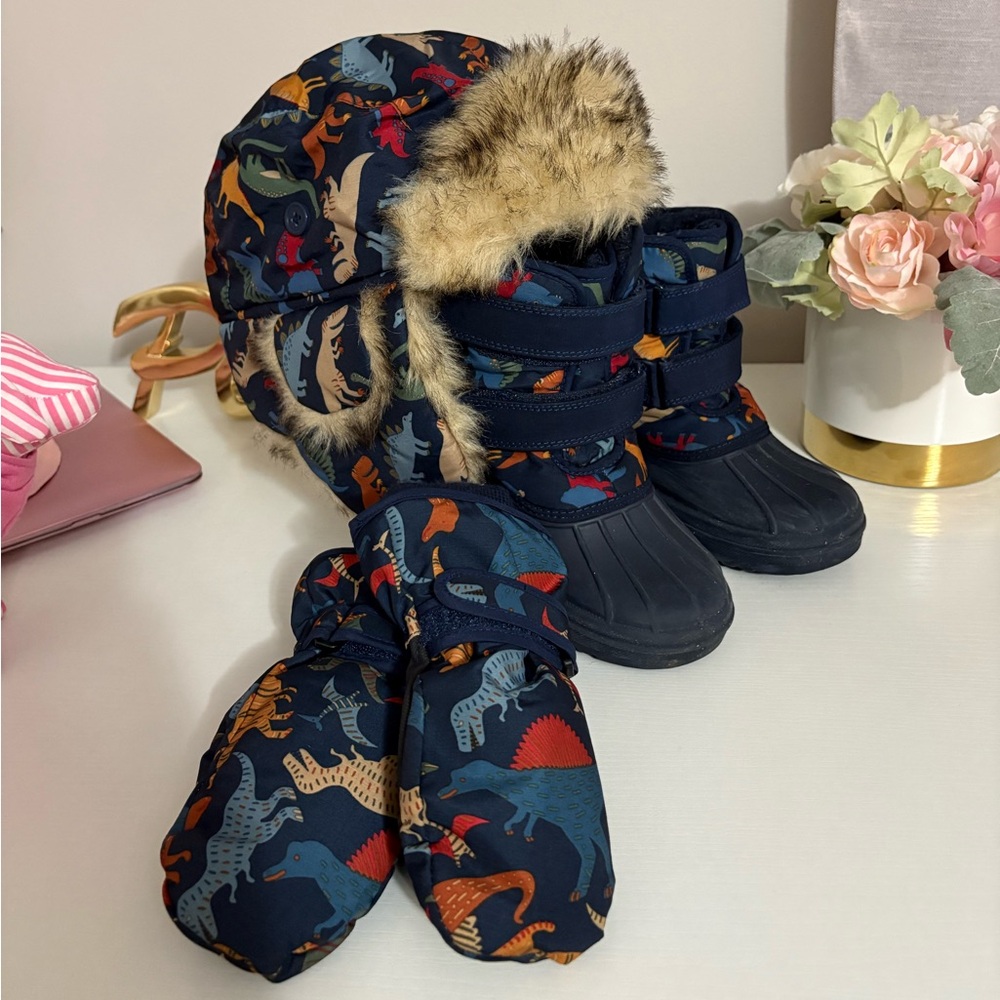 The Children's Place Dinosaur Hat and Boot Set - Navy and Multicolor